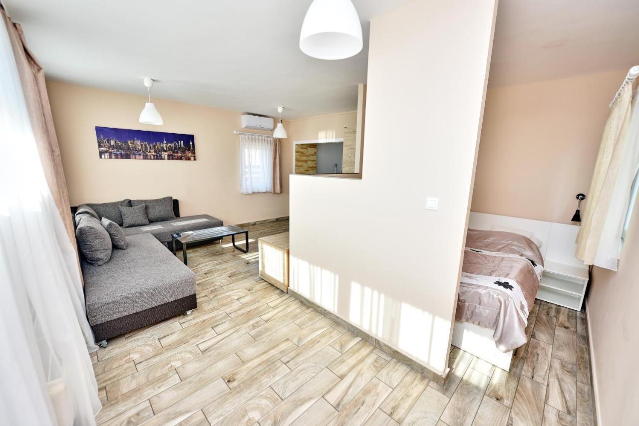 Panorama City Apartman Beci Exterior foto